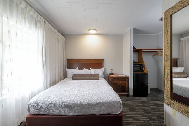 Room 93 of 549