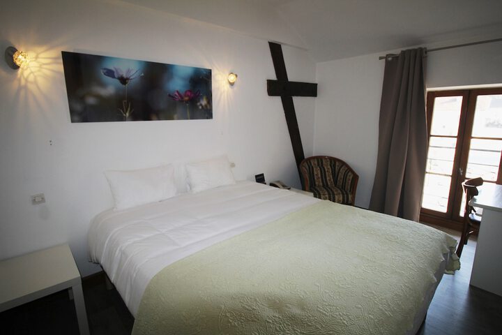 Room 3 of 18