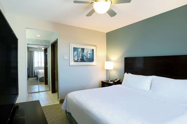 1 King 1qn Bed 2 Bedroom 2 Bath Suite (5 of 21)