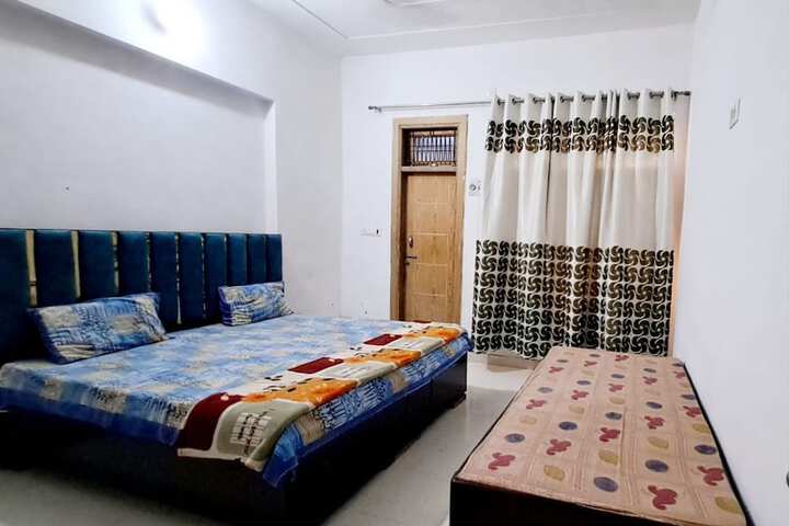 Room 9 of 14