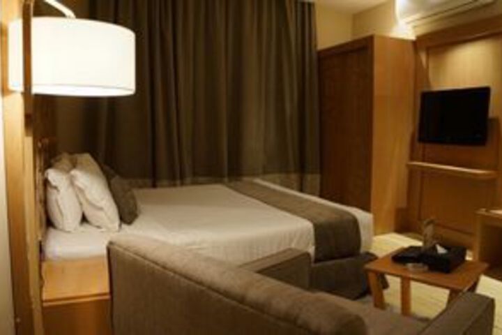 Room 17 of 39