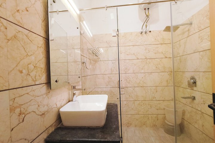 Room 10 of 12