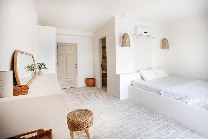 Room 2 of 23