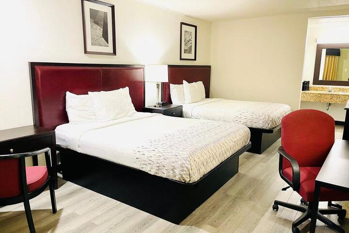 1 King Bed (4 of 6)