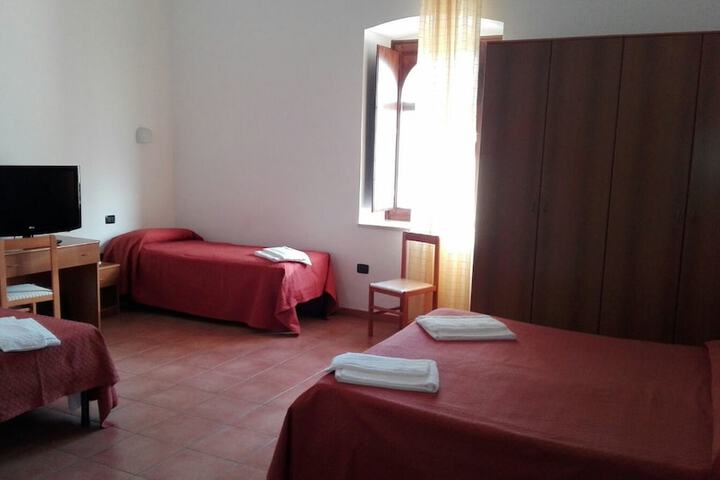 Room 6 of 32