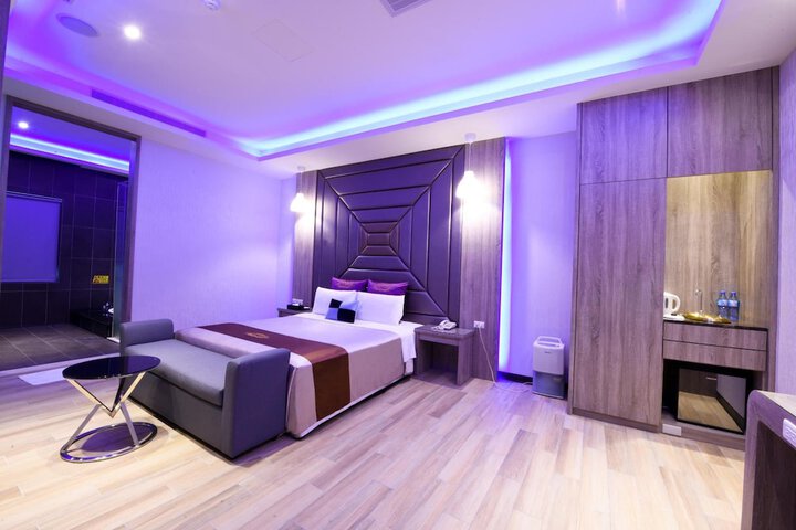 Room 20 of 34