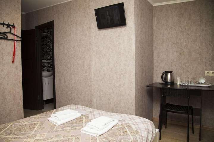 Room 4 of 28