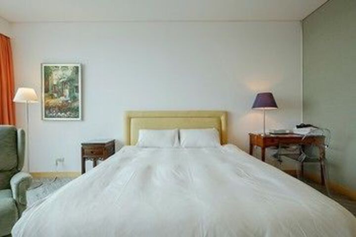 Room 11 of 24