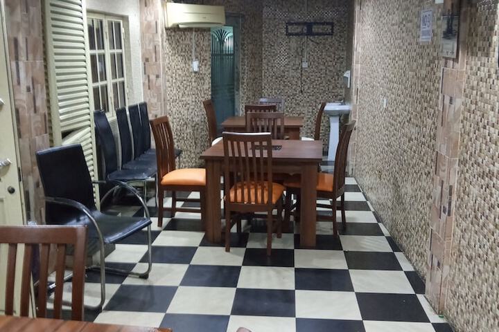 Dining 2 of 9