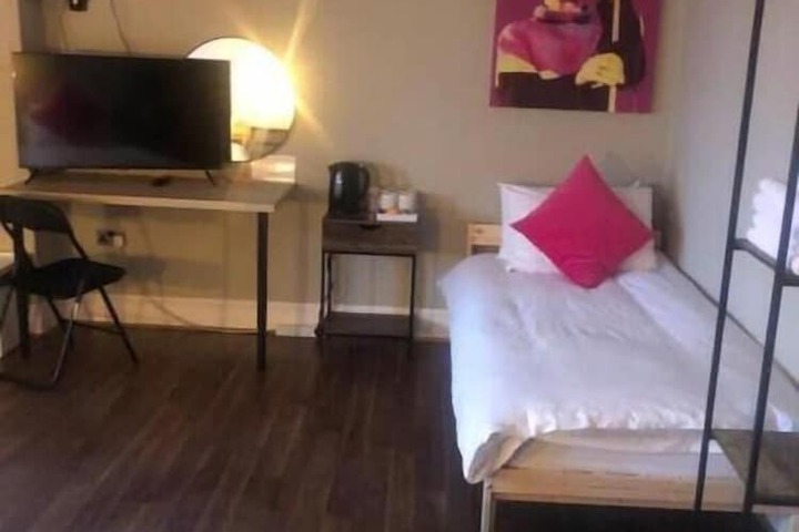 Room 8 of 17
