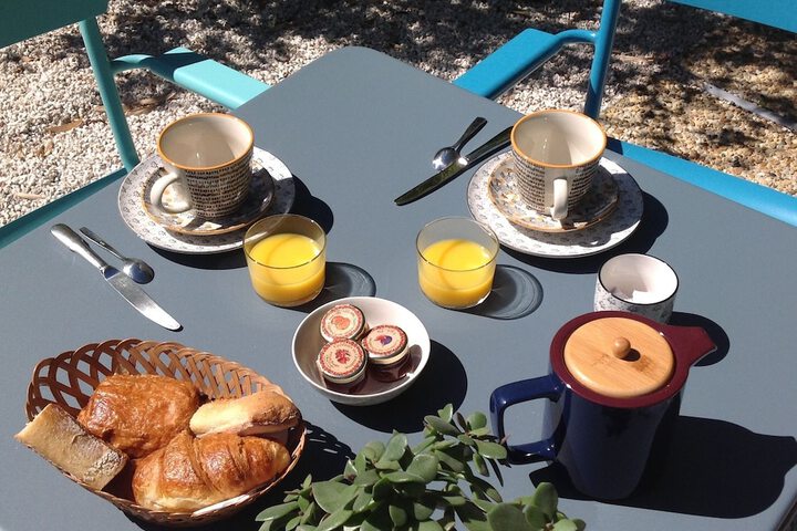 Breakfast/Coffee Service 23 of 32