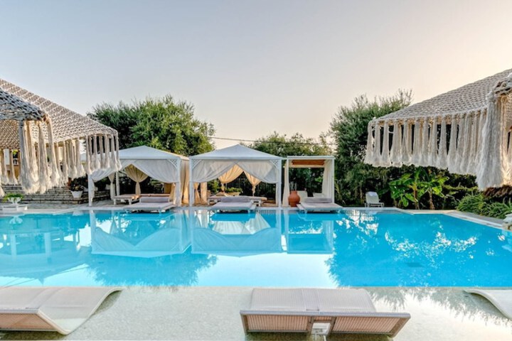 Pool Hotel