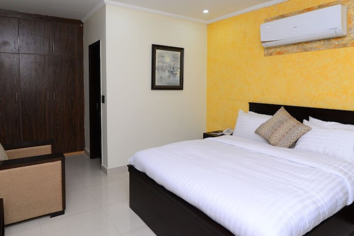 Room 5 of 19