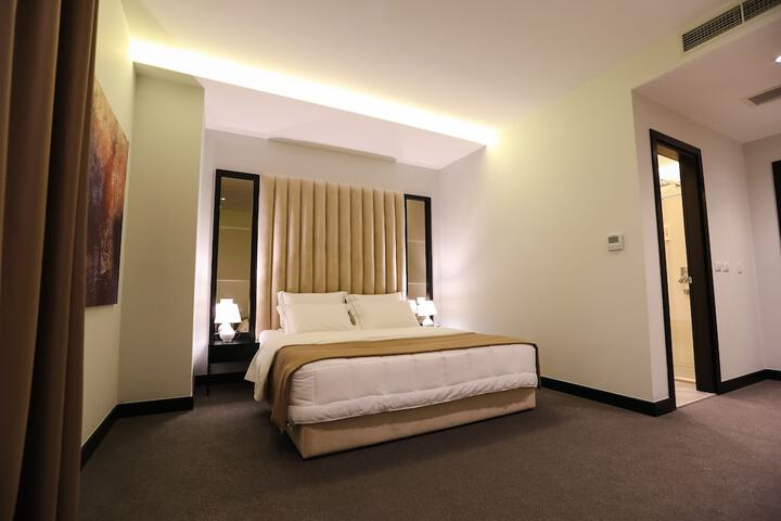 Room 2 of 47