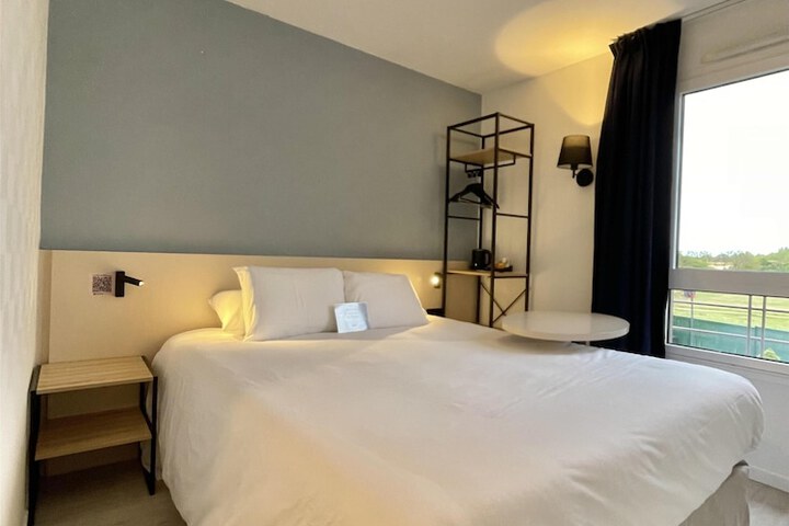 Room 44 of 75