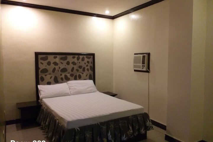 Room 4 of 10