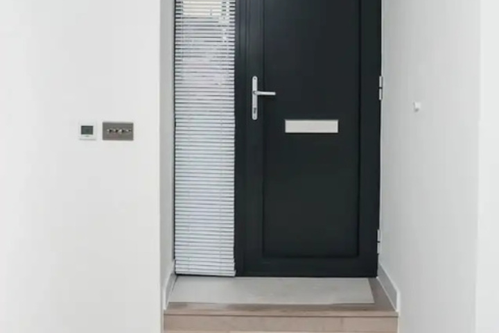 Room 13 of 16
