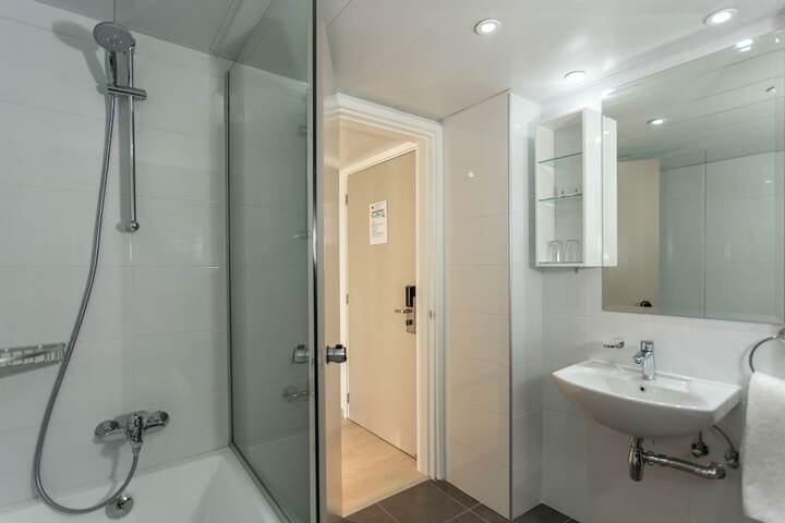 Room 12 of 26