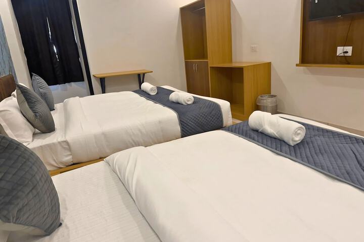 Room 6 of 16