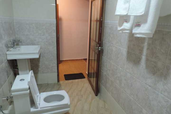 Room 8 of 16