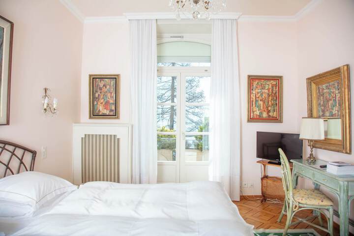 Room 28 of 114