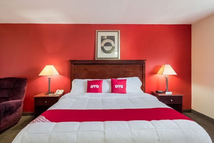 1 King Bed (7 of 10)