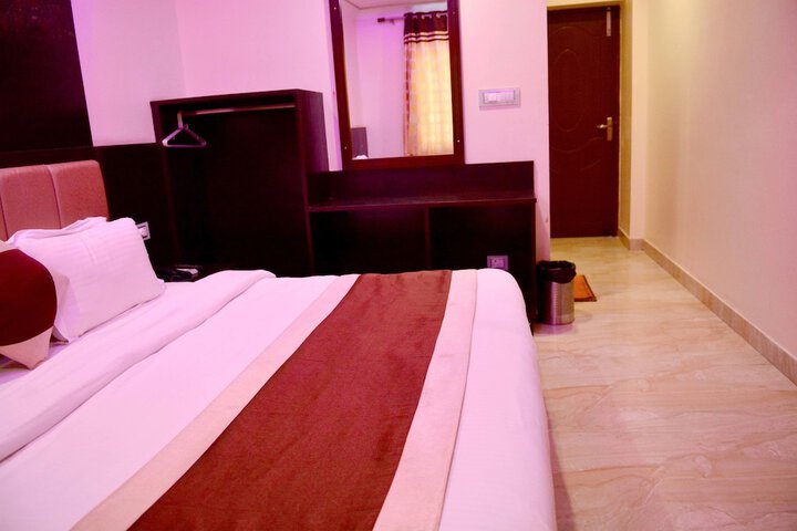 Room 3 of 16