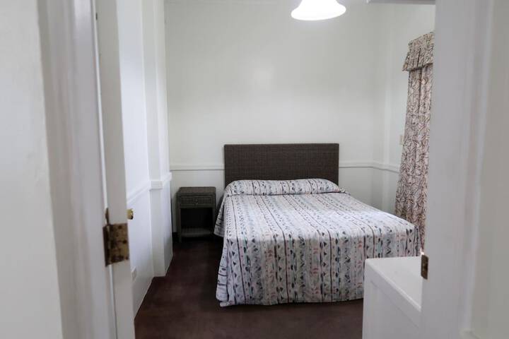 Room 5 of 17