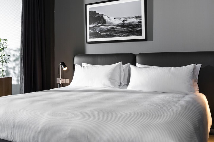Room 21 of 318