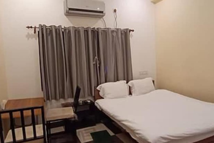 Room 11 of 19