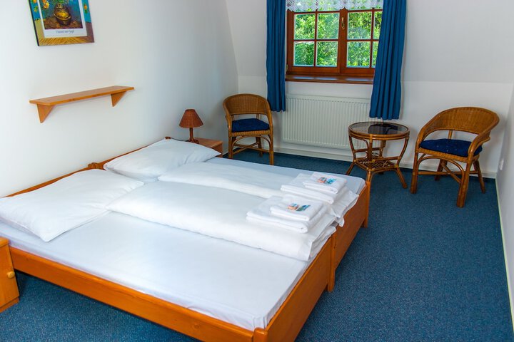 Room 4 of 36