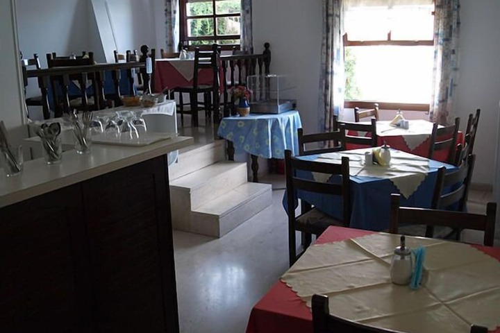 Dining 14 of 21