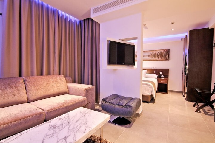 Room 18 of 48