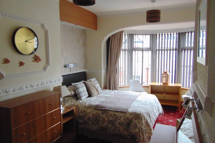 Room 6 of 28
