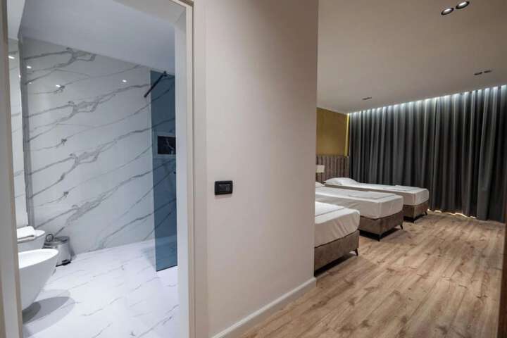 Room 6 of 50