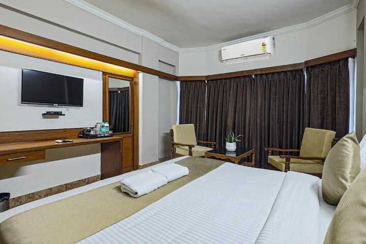 Room 5 of 18