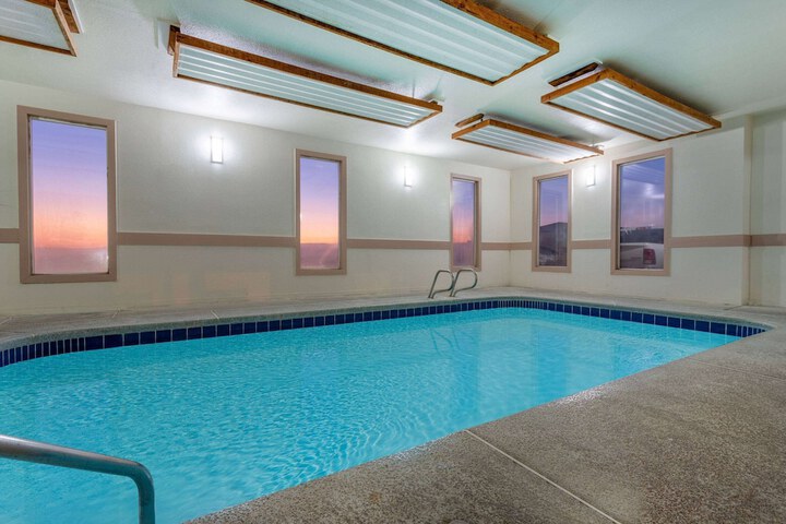Pool 44 of 52