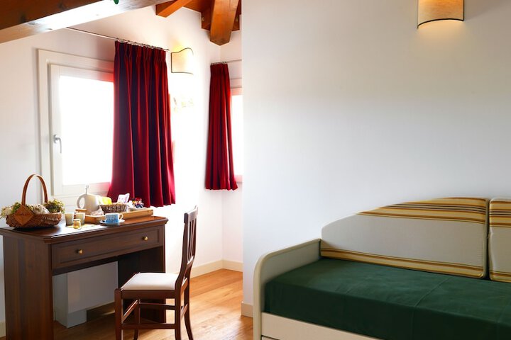 Room 2 of 52