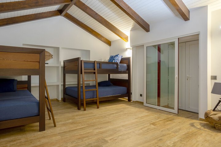 Room 11 of 143
