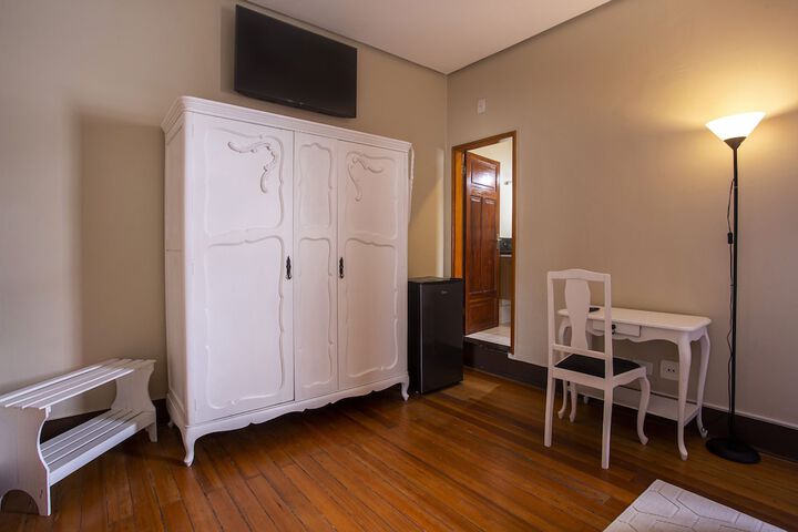 Room 28 of 126