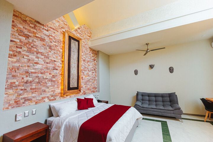 Room 5 of 8