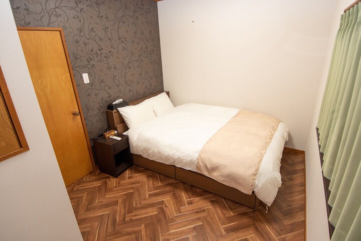 Room 11 of 31