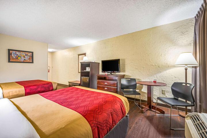 2 Double Beds (3 of 8)