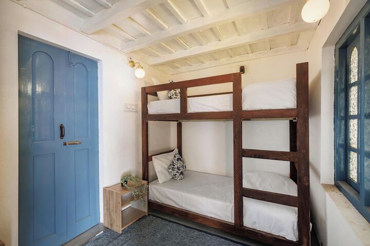 Room 9 of 30
