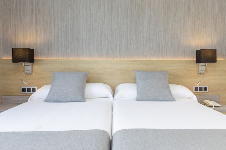 Room 2 of 84