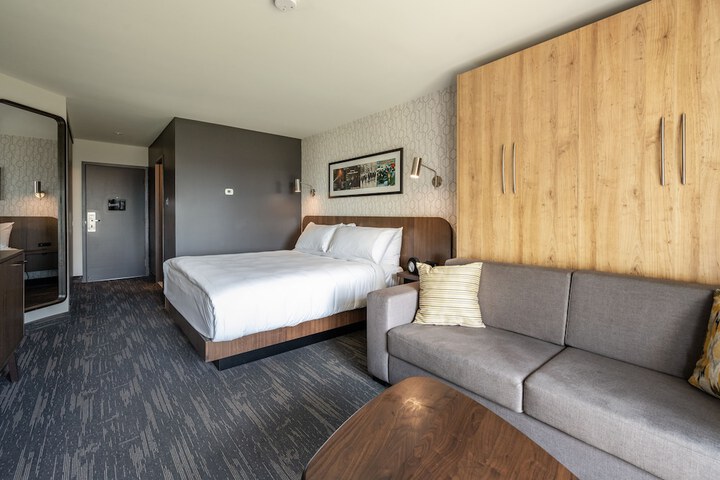 Room 6 of 40
