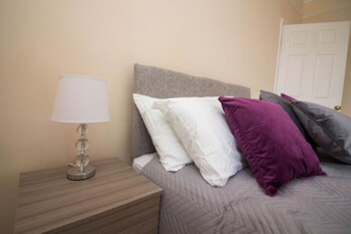 Room 6 of 25