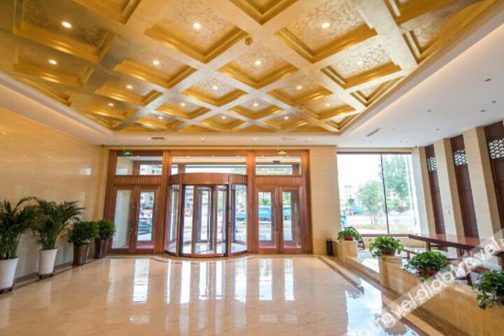 Hotel Interior 8 of 18