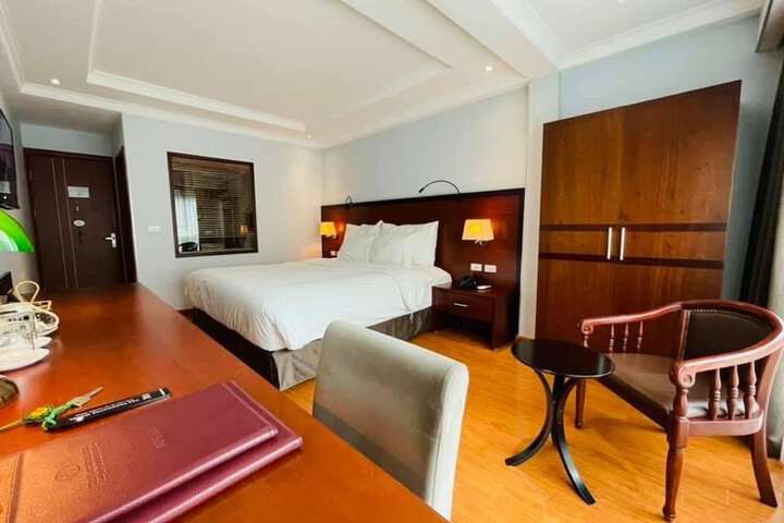Room 12 of 30