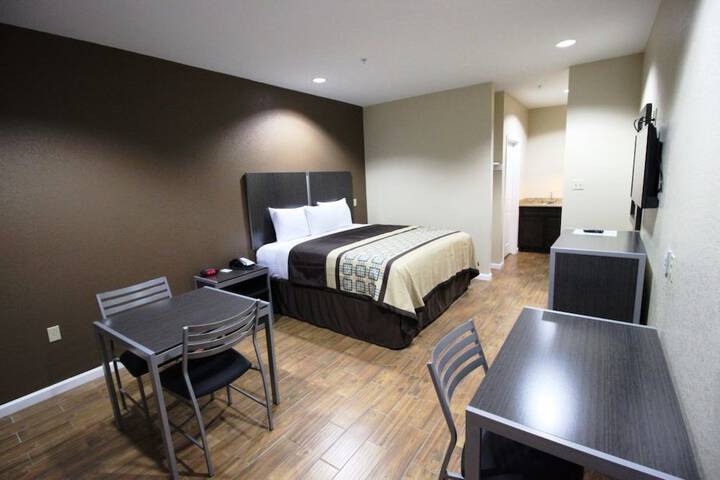 Room 6 of 30
